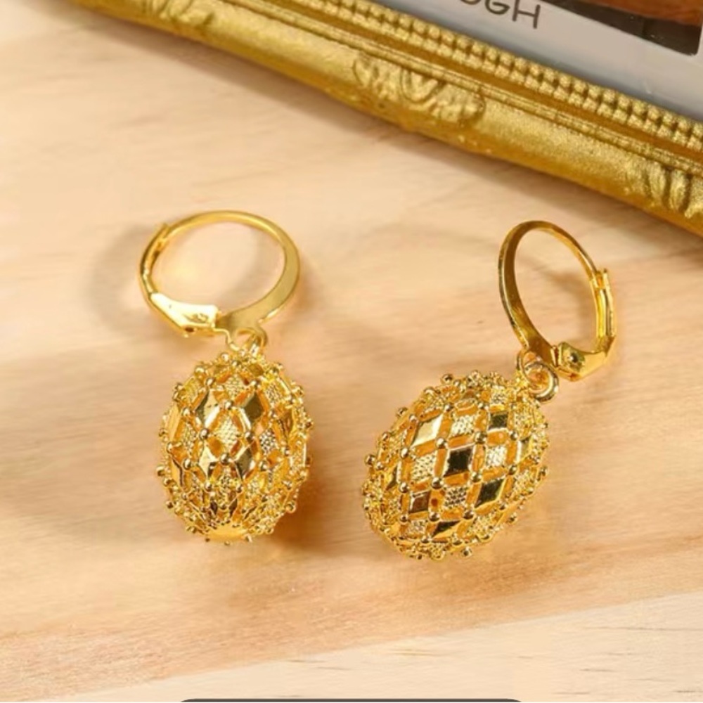 Elegant Gold Mesh Earrings
